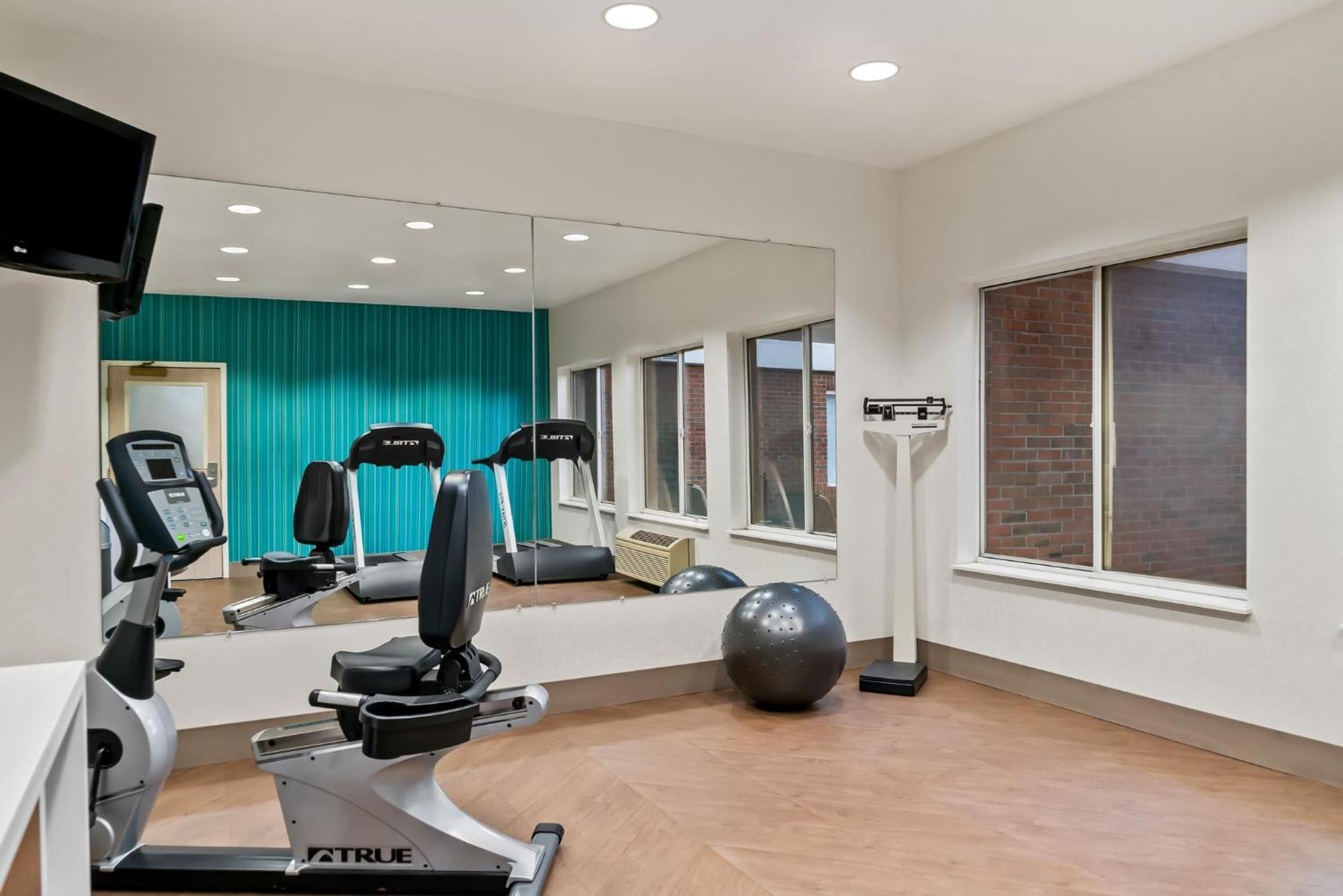 Holiday Inn Express Hotel & Suites Marion By Ihg Eksteriør bilde