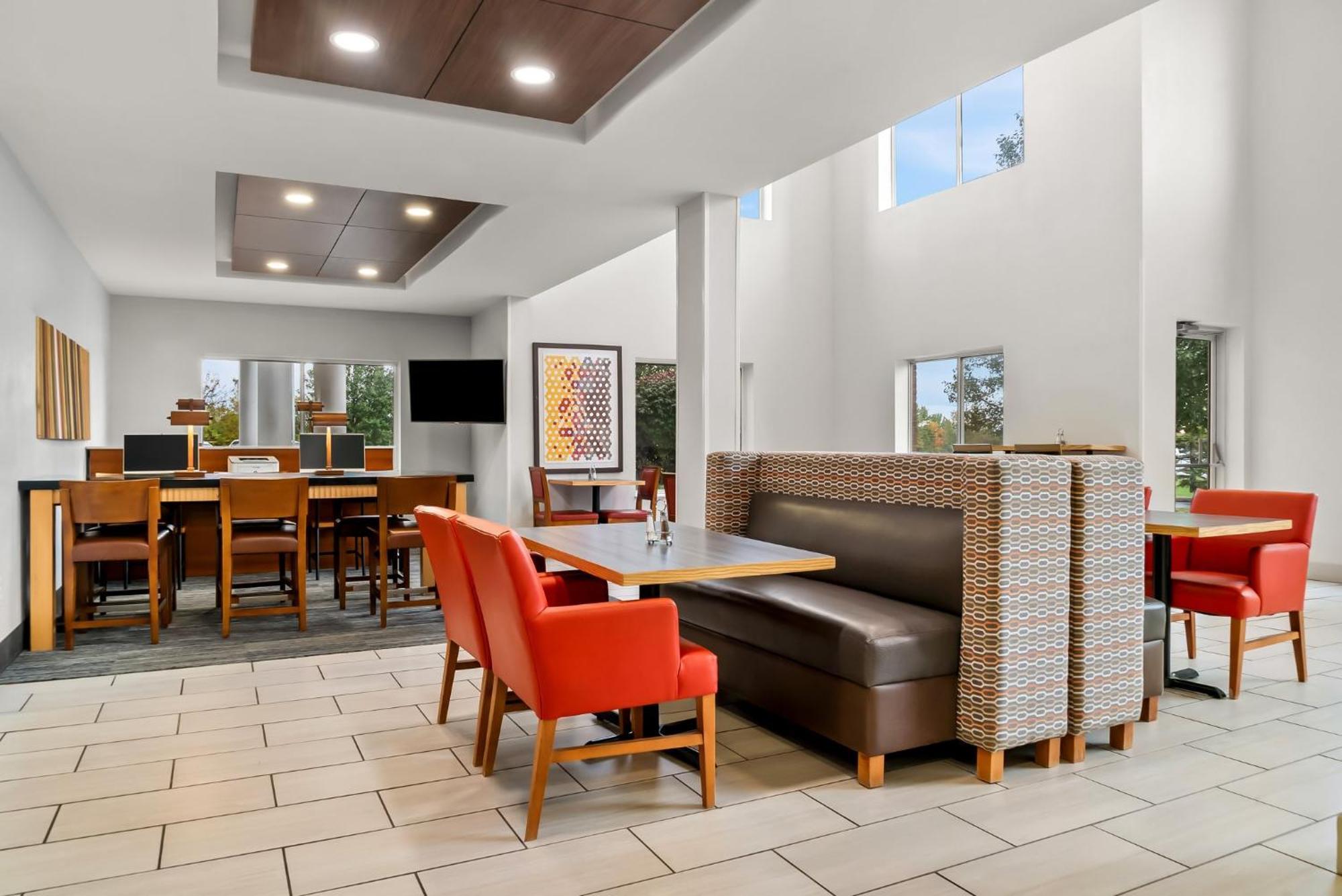 Holiday Inn Express Hotel & Suites Marion By Ihg Eksteriør bilde