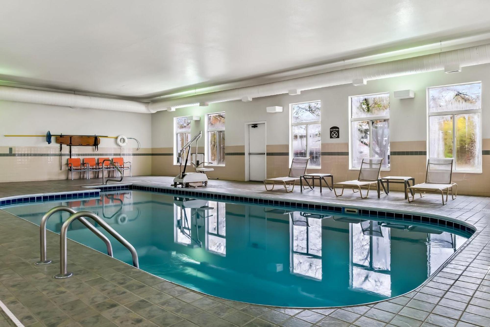 Holiday Inn Express Hotel & Suites Marion By Ihg Eksteriør bilde